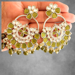 Ishani Kundan Earrings - Exquisite Craftsmanship & Timeless Elegance