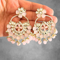 Ishani Kundan Earrings - Exquisite Craftsmanship & Timeless Elegance