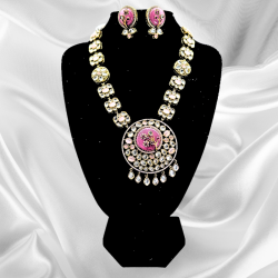 Aanya Necklace Set: Exquisite Jewelry for Timeless Elegance